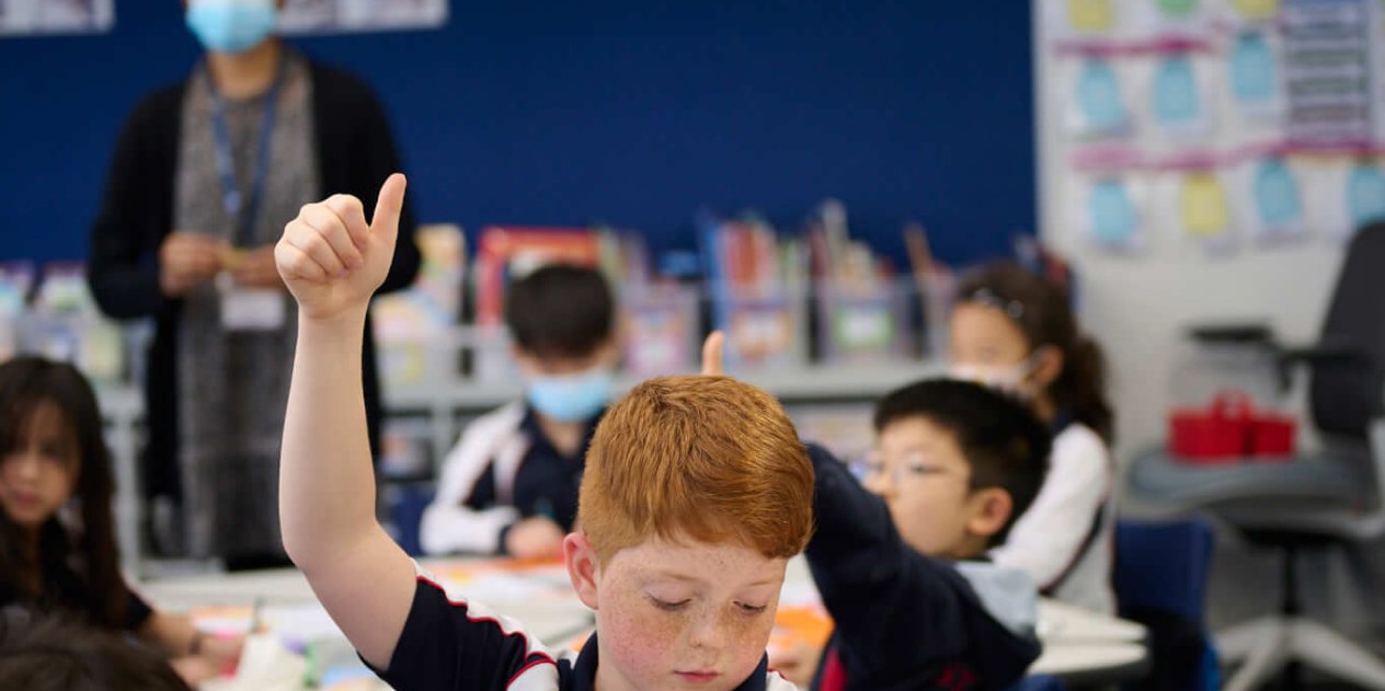 child putting his hand up